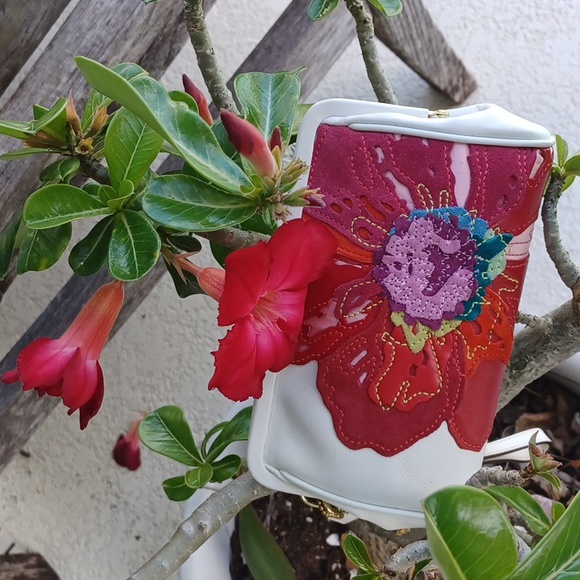 EXCELLENT CONDITION 2005 VINTAGE POPPY FOR PEACE  COACH KISSLOCK WRISTLET - Picture 17 of 17